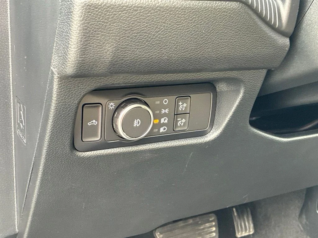 Used 2025 Gray Ford XLT image 19