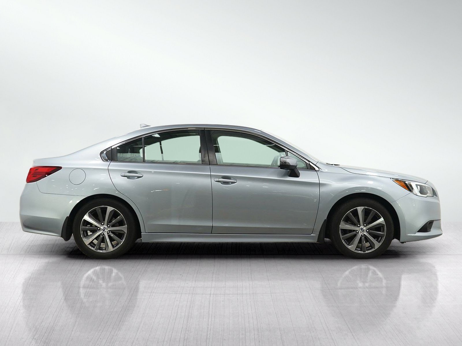 Used 2016 Ice Silver Metallic Subaru 2.5i image 6