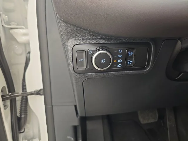 New 2027 Star White Metallic Tri-Coat Ford Platinum™ image 42