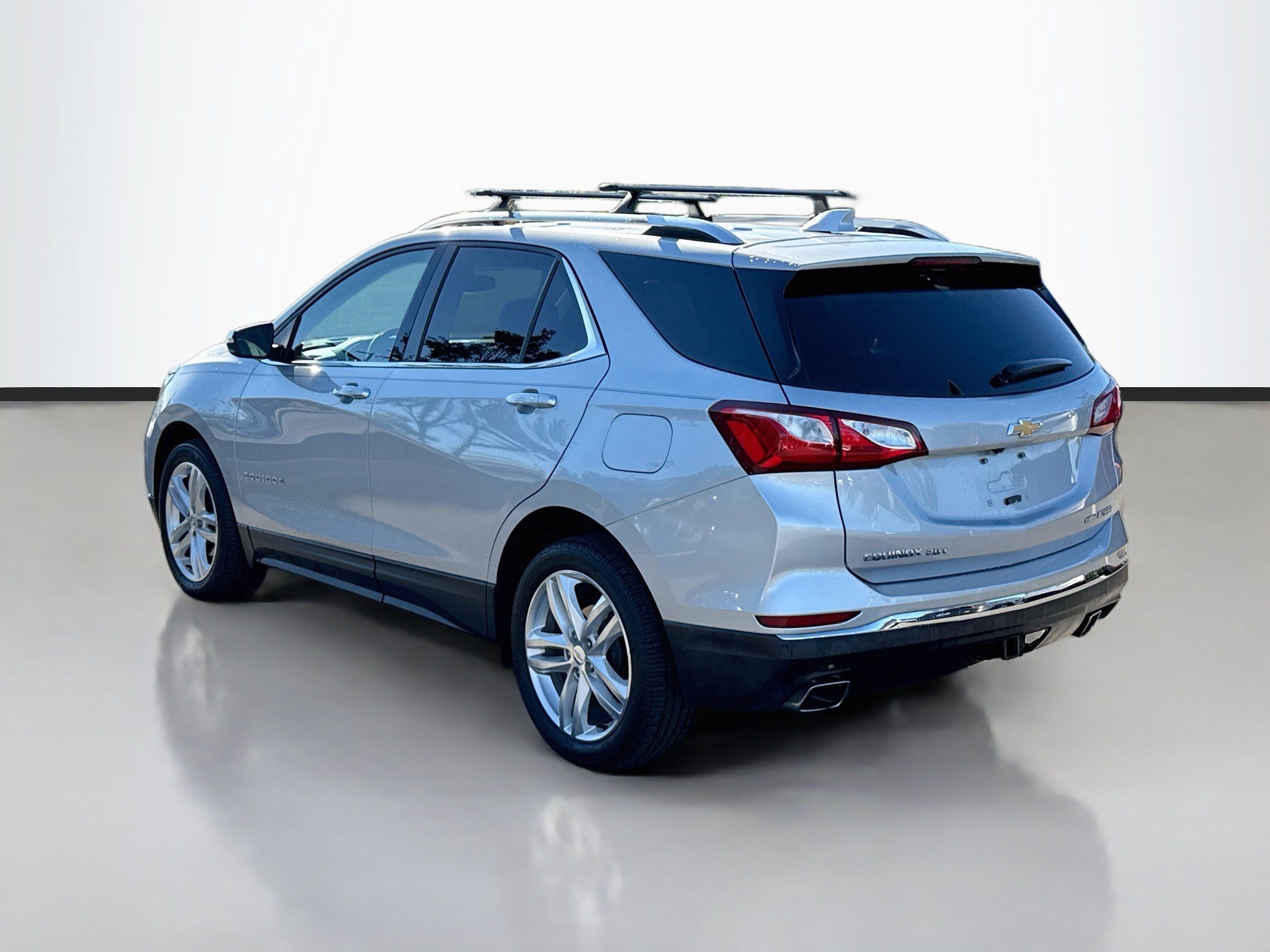 Used 2018 Silver Ice Metallic Chevrolet Premier image 5
