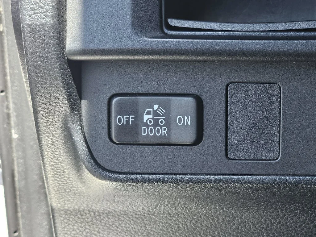 Used 2017 White Toyota SR5 image 19