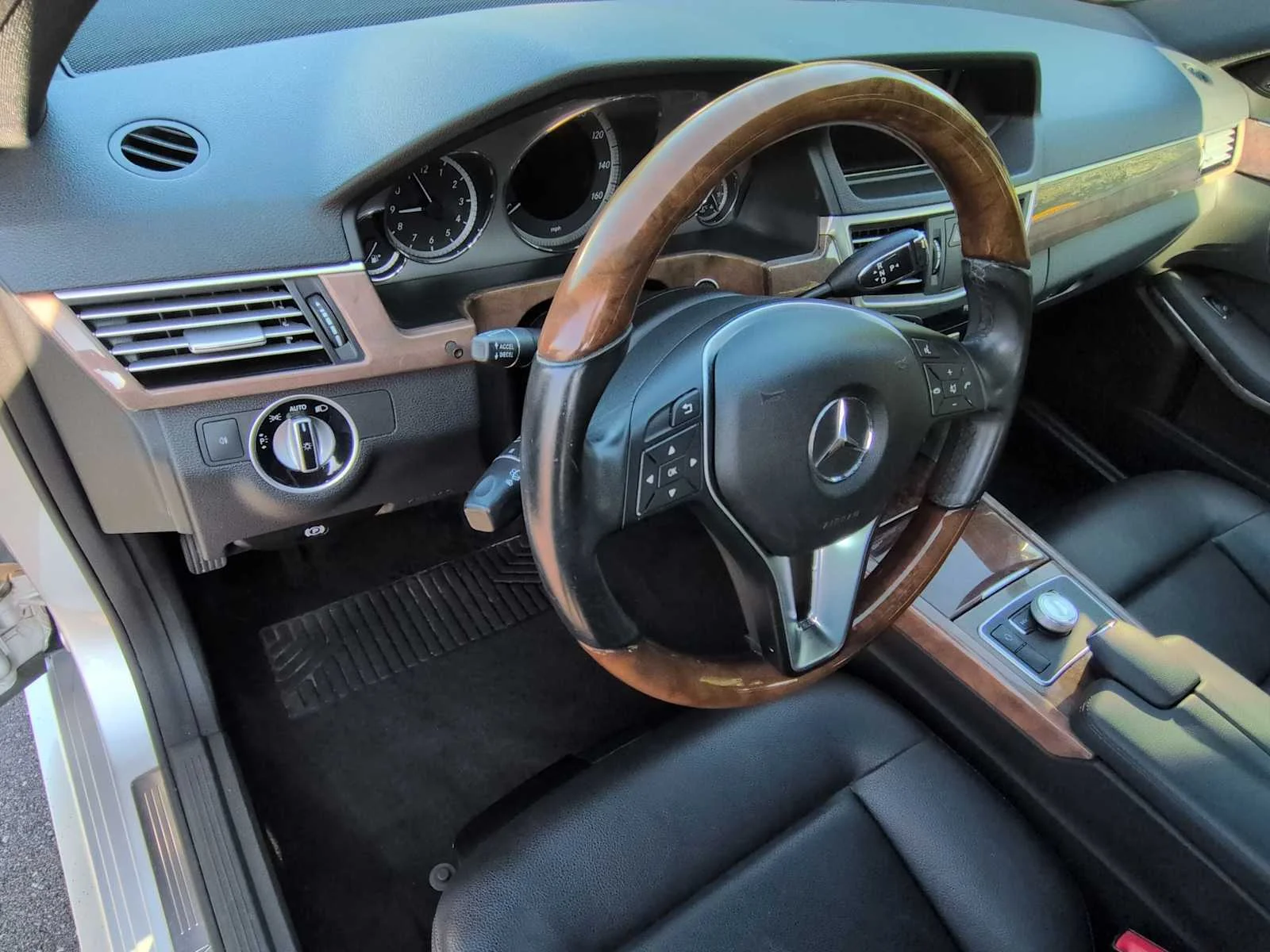 Used 2012 Iridium Silver Metallic Mercedes-Benz E 350 Sport image 10