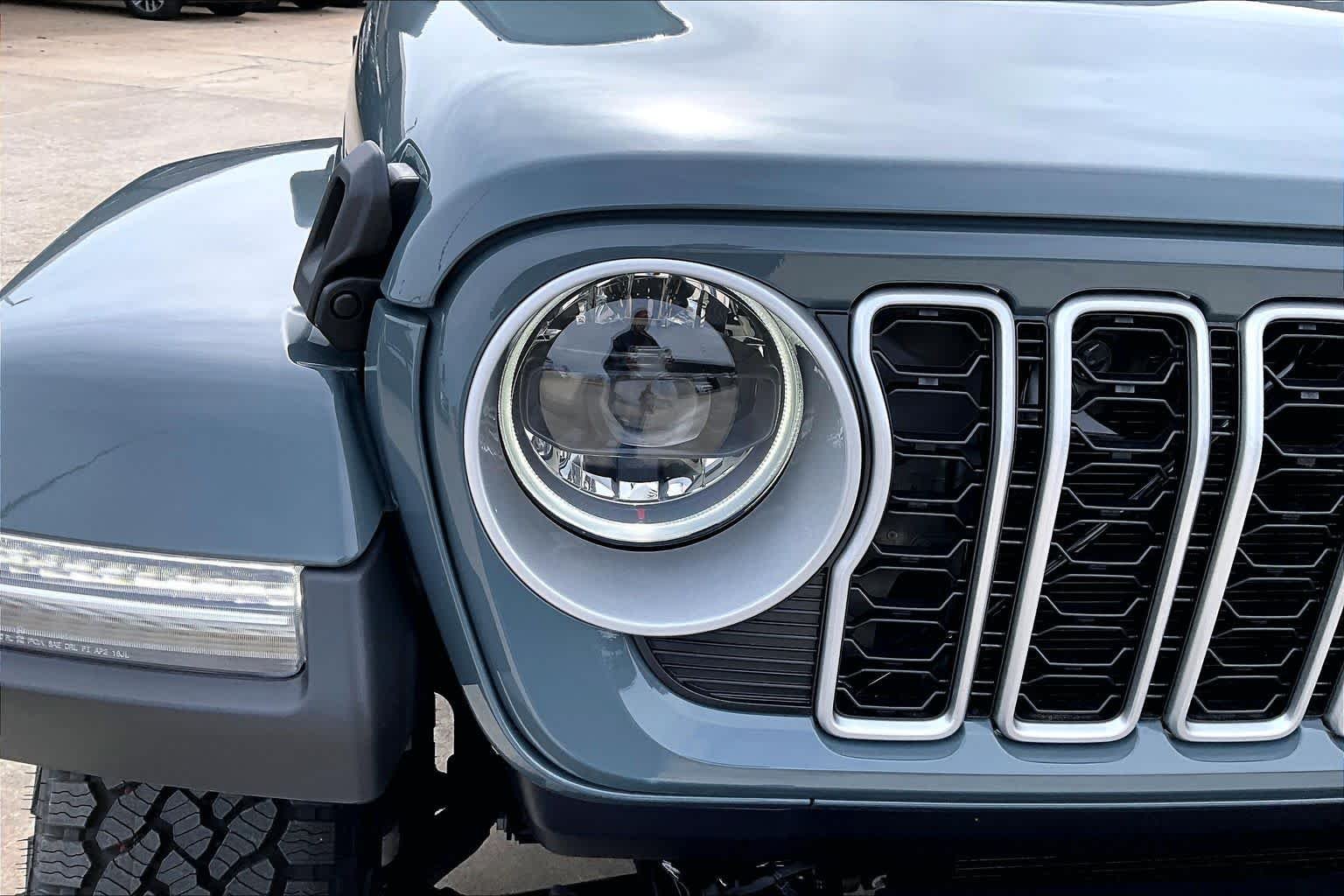 New 2026 Anvil Clear-Coat Exterior Paint Jeep Sahara image 14