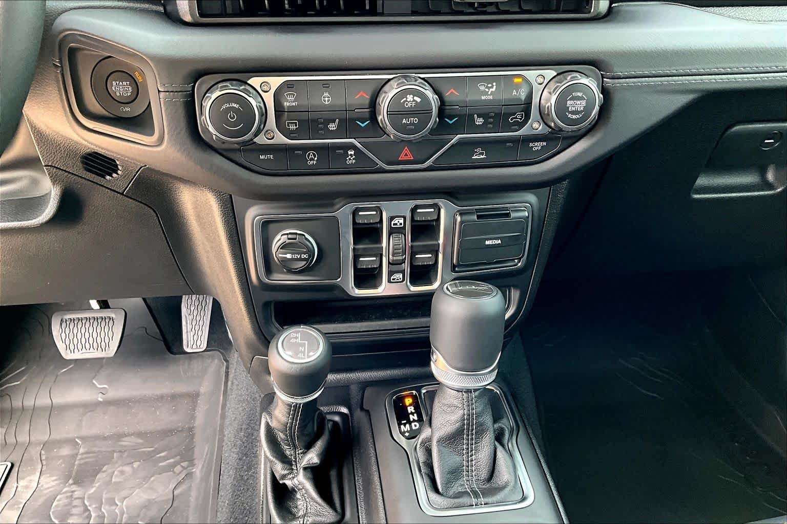 New 2026 Black Clear-Coat Exterior Paint Jeep Sahara image 19