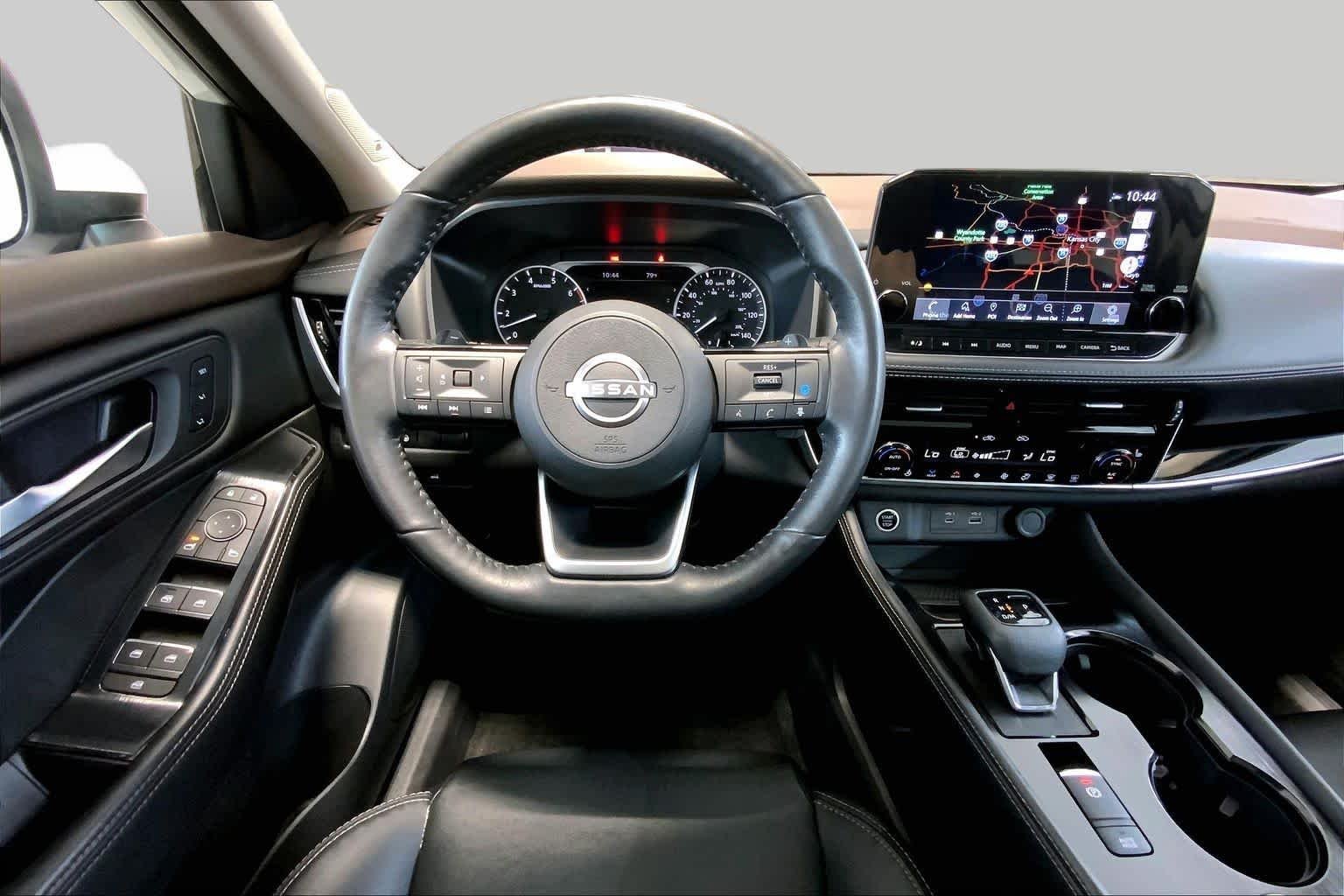 Used 2022 Pearl White Tricoat Nissan SL image 5