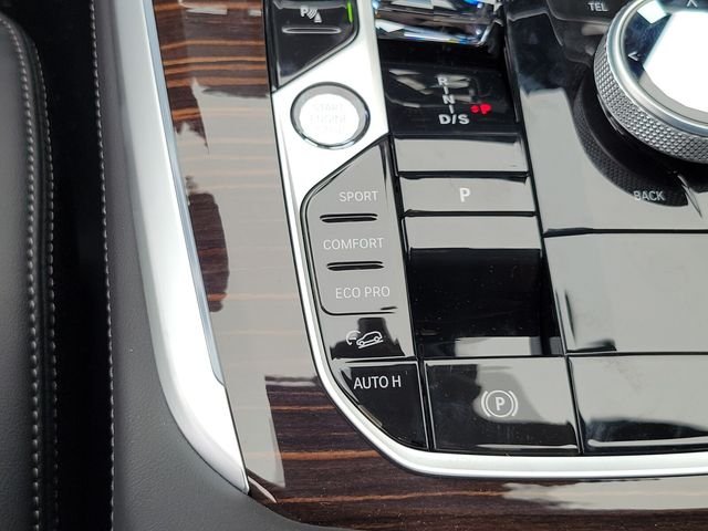 New 2026 White BMW xDrive40i image 26