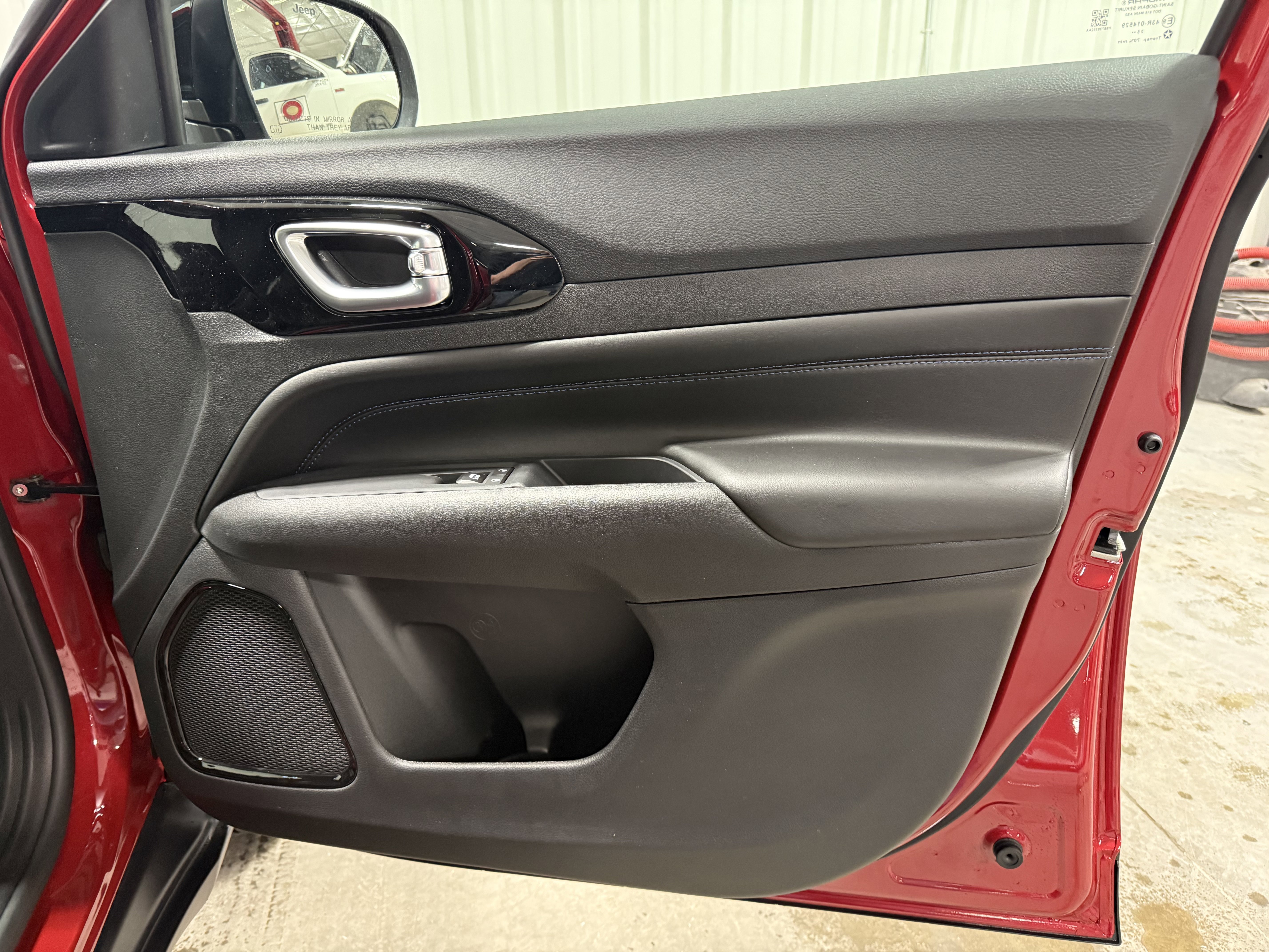 New 2026 Red Hot Pearlcoat Jeep Latitude Altitude image 10