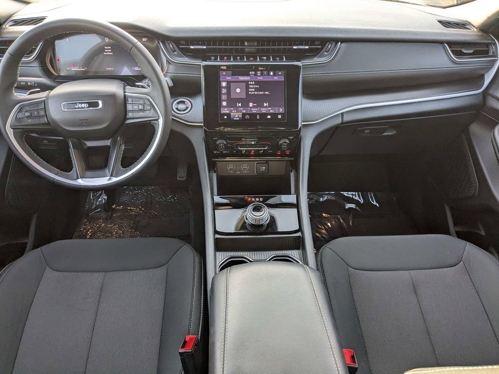 2025 Jeep Grand Cherokee Laredo - Photo 15