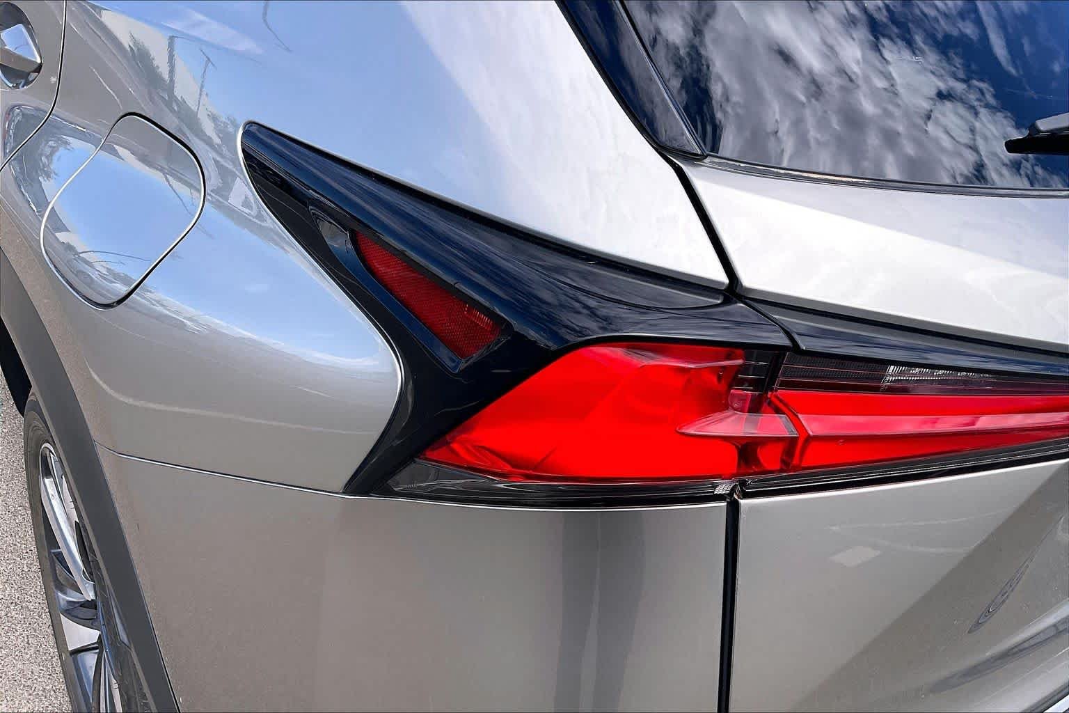 Used 2018 Atomic Silver Lexus  image 27