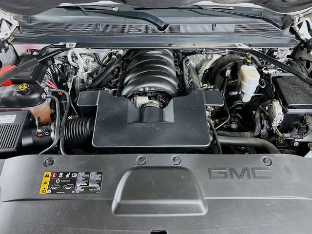 Used 2017 White Frost Tricoat GMC Denali image 32