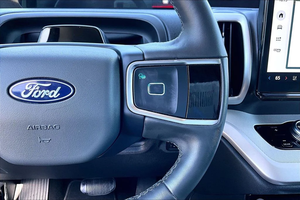 Certified Used 2025 Oxford White Ford Active image 19