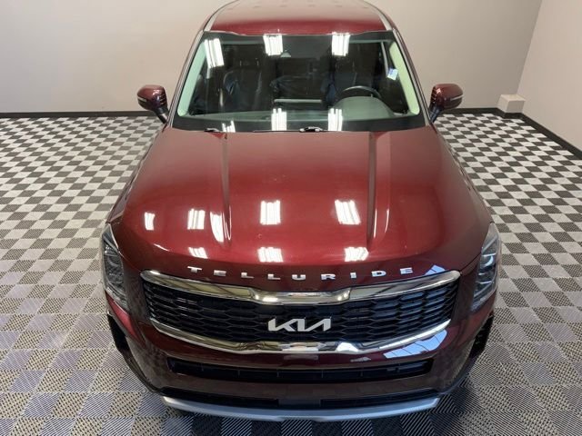 Used 2022 Sangria Red Kia LX image 5