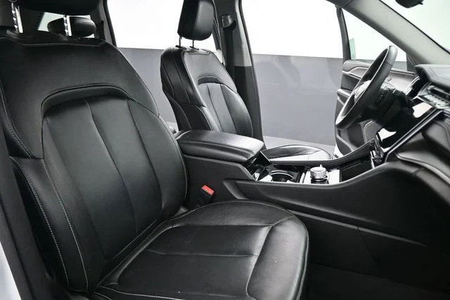 Used 2022 White Jeep 4xe image 21