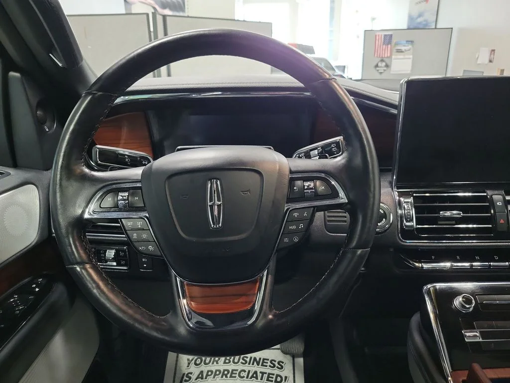 Used 2024 Black Metallic Lincoln Reserve image 33