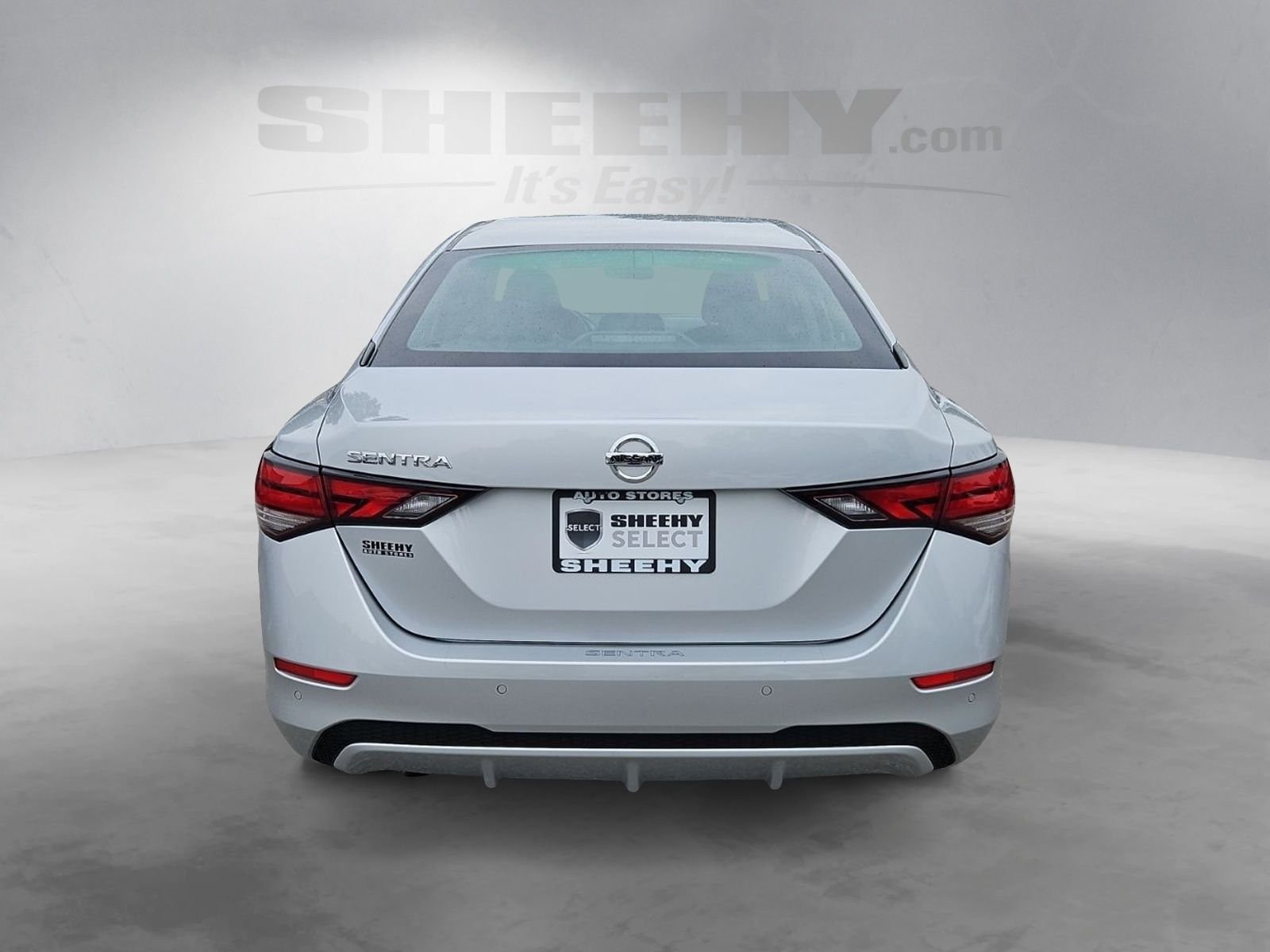 Used 2022 Silver Nissan S image 13