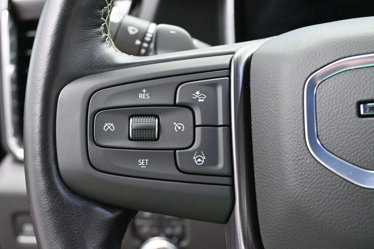 Used 2025 Onyx Black GMC Denali Ultimate image 18
