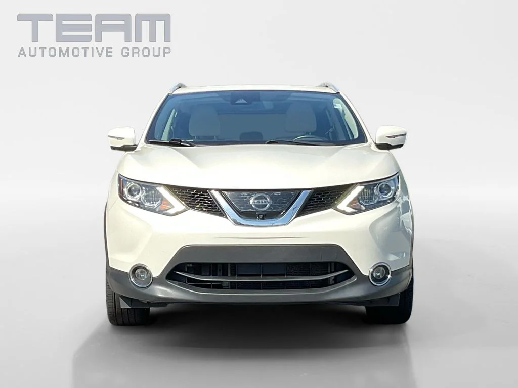 Used 2017 White Nissan SL image 2