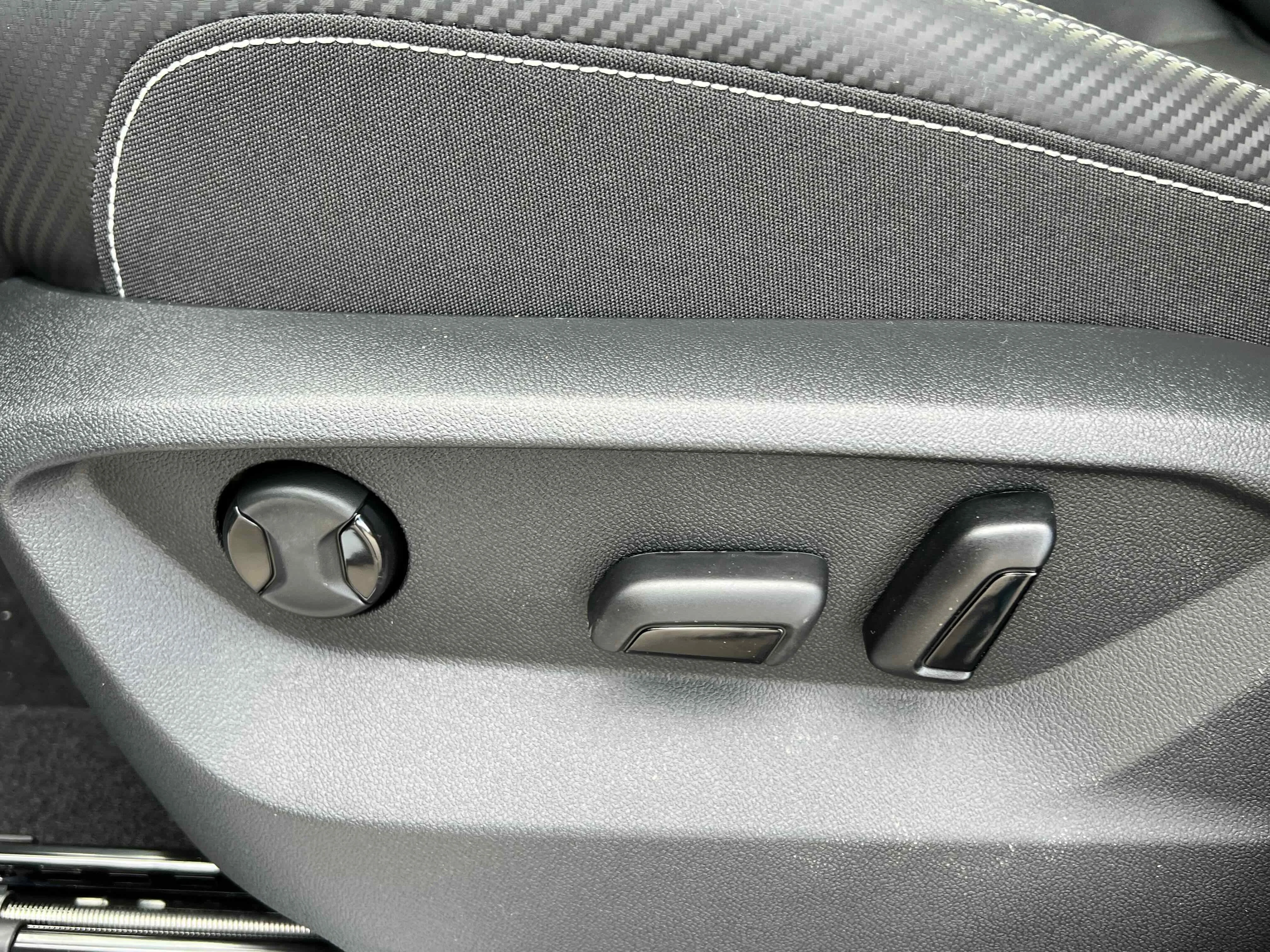 New 2026 Silver Mist Volkswagen 2.0T SE w/Technology image 15