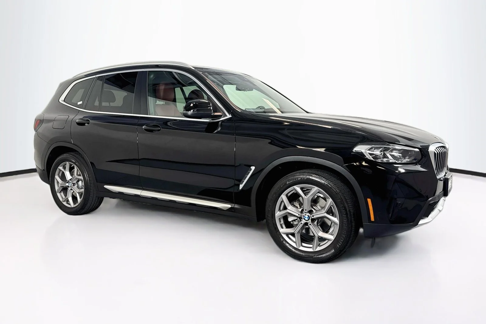 Used 2023 Jet Black BMW sDrive30i image 3