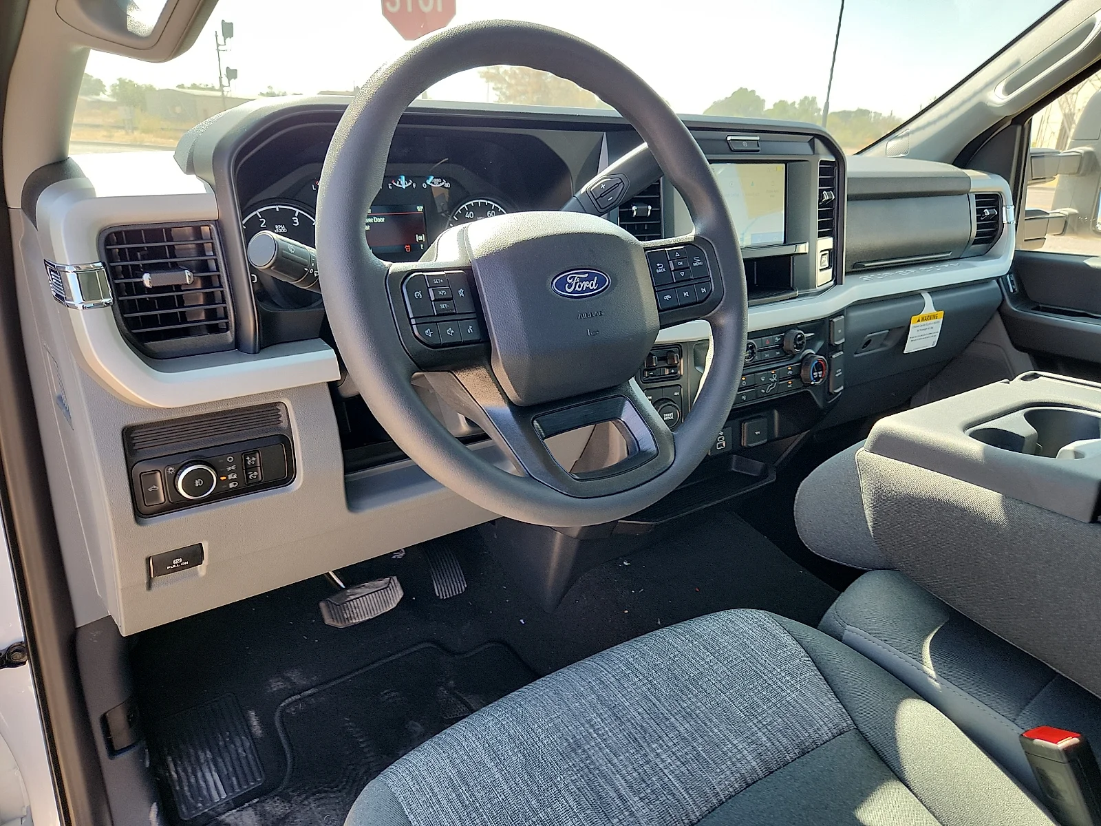 New 2027 Oxford White Ford XLT image 13
