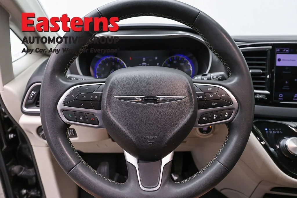 Used 2023 Black Chrysler Touring L image 10