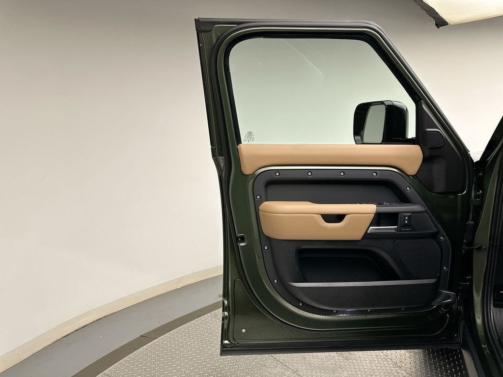 New 2026 Woolstone Green Land Rover S image 9