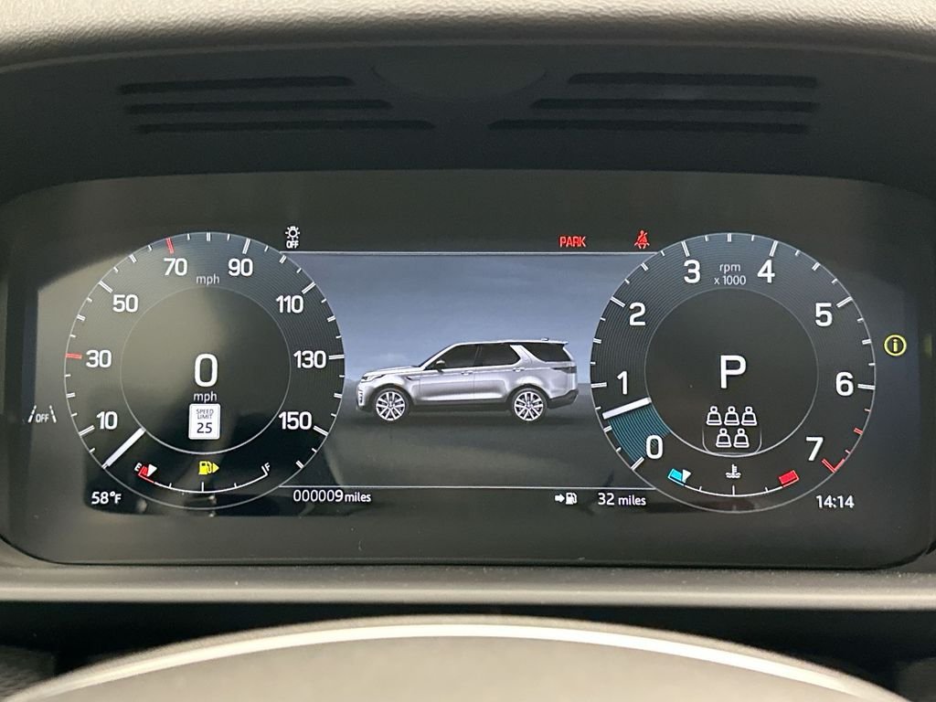 Used 2025 Fuji White Land Rover Dynamic SE image 14