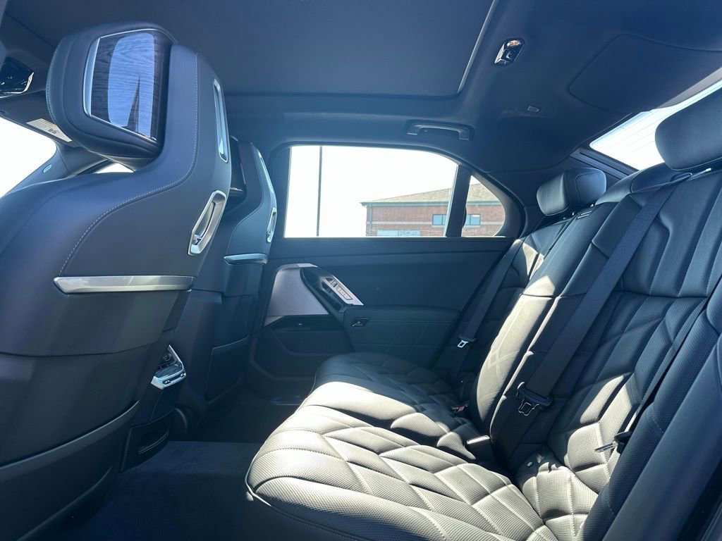 New 2026 Tanzanite Blue II Metallic BMW 760i xDrive image 19