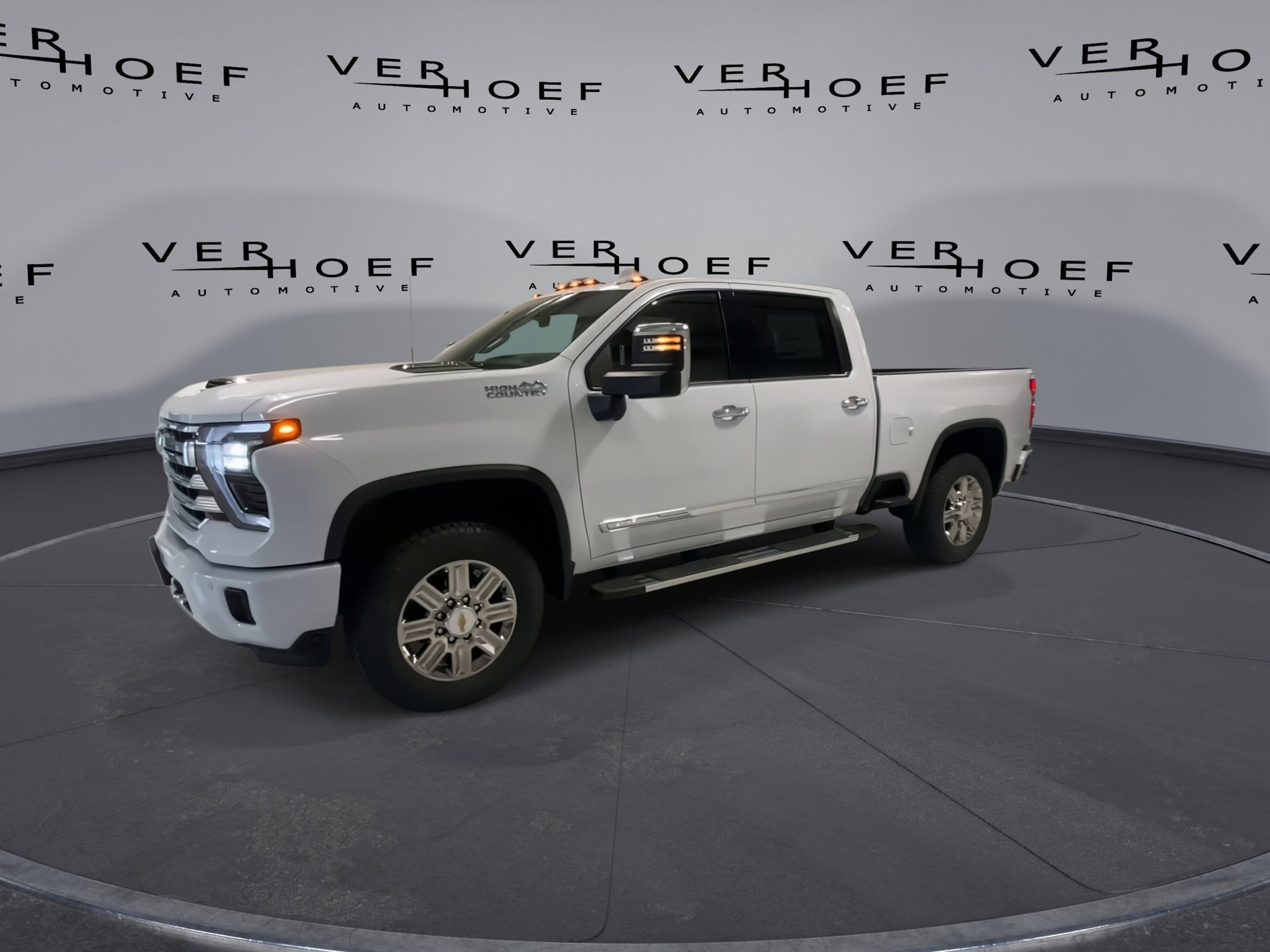 New 2026 Polar White Tricoat Chevrolet High Country image 4