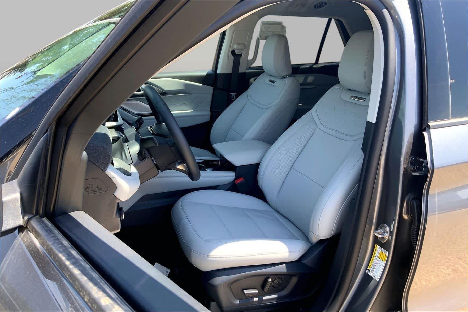 New 2026 Carbonized Gray Metallic Ford Platinum™ image 9