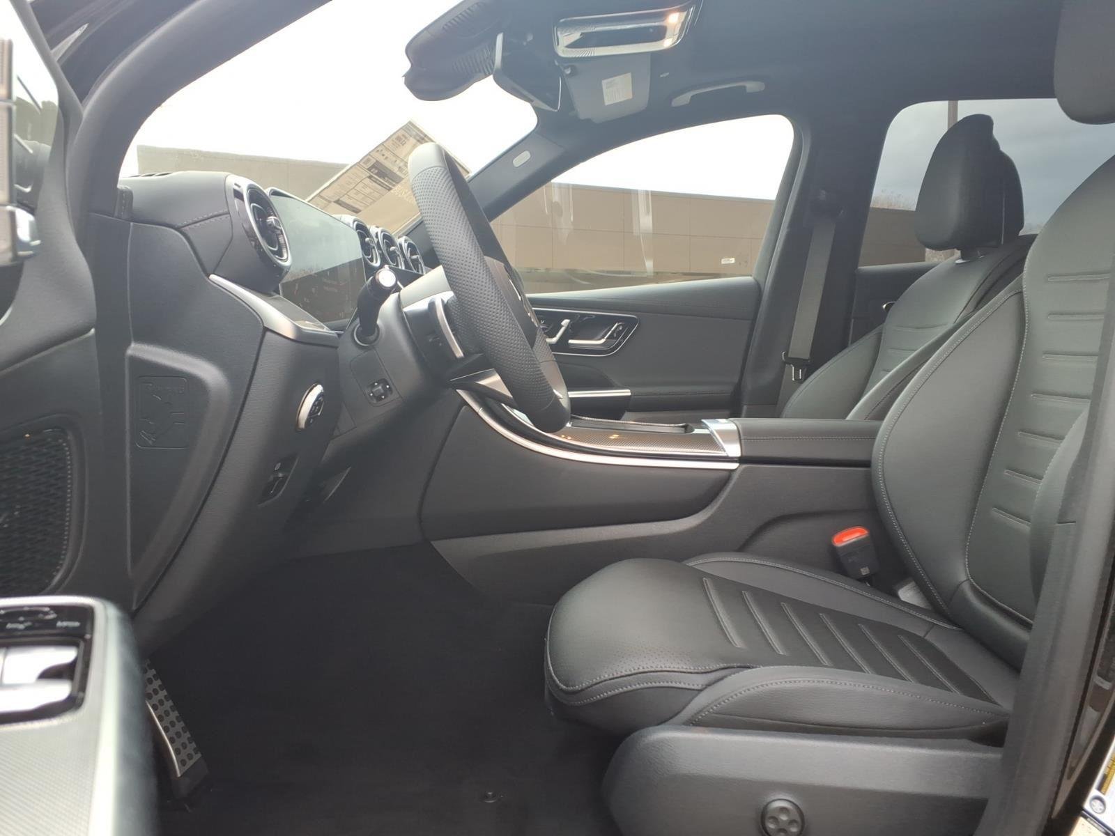 New 2026 Black Mercedes-Benz GLC 300 image 29