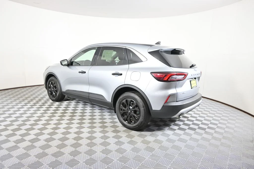 Used 2023  Ford Active image 4