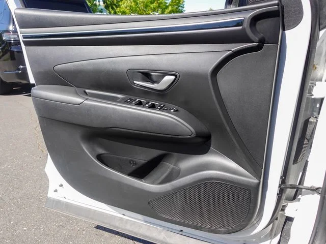 Used 2024 White Hyundai SEL image 22