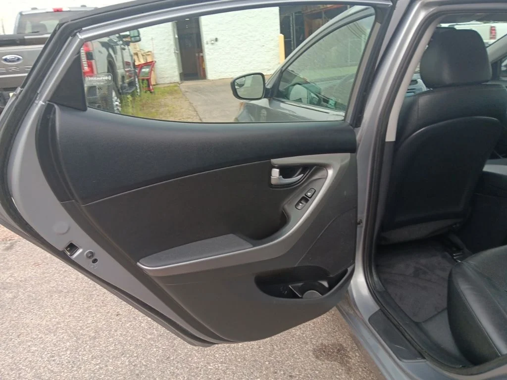 Used 2015 Titanium Gray Metallic Hyundai Limited image 32