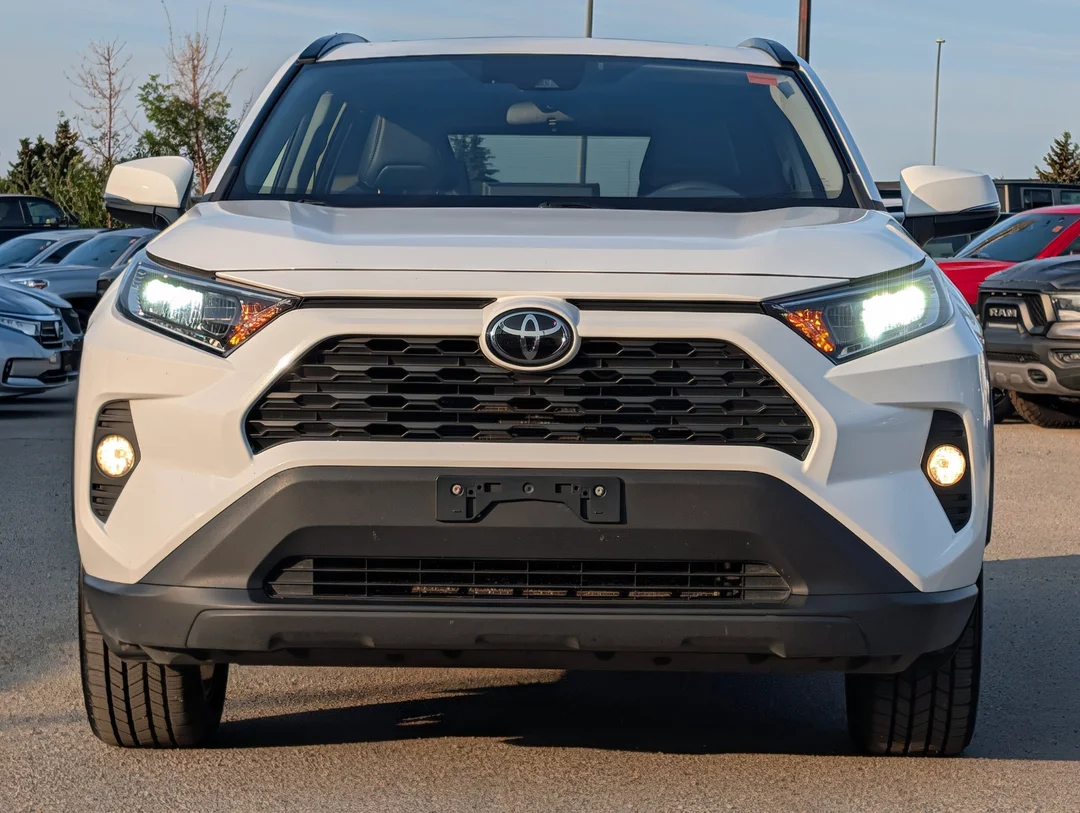 Certified Used 2019  Toyota XLE - - AWD - Leather - Sunroof - Power Liftgate - CarPlay - Safety Sense 2.0 & More! image 3