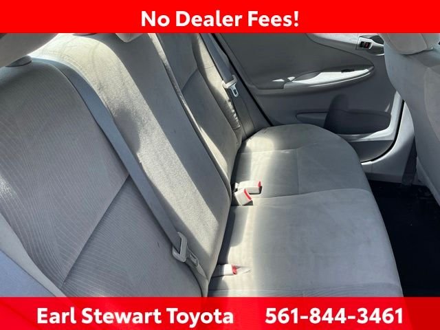 Used 2013 Silver Toyota LE image 19