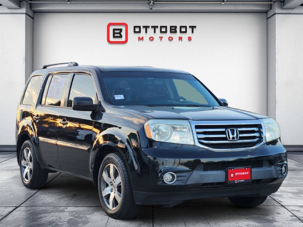 Used 2015 Black Honda Touring image 2