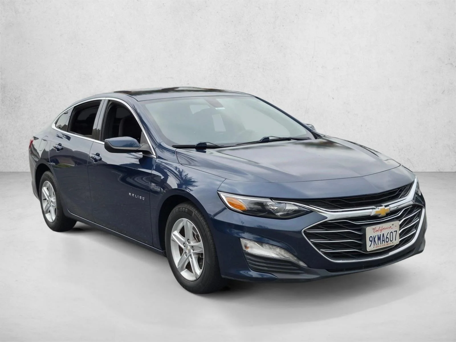 Used 2022 Northsky Blue Metallic Chevrolet LT image 3