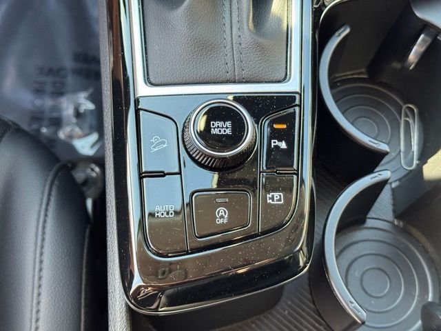 Used 2023 White Kia EX image 24