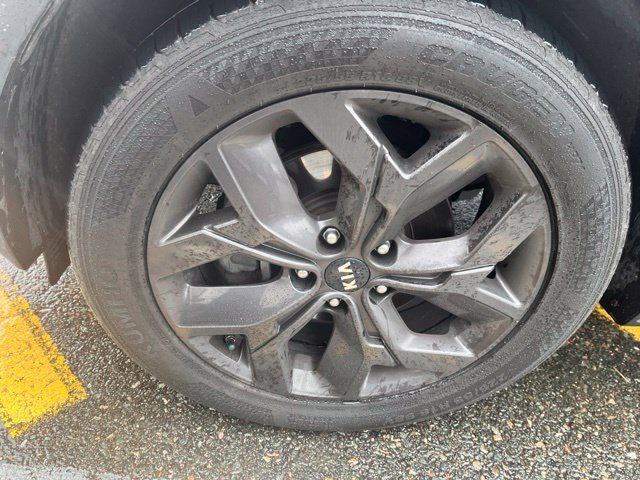 Used 2022 Sparkling Silver Kia LX image 9