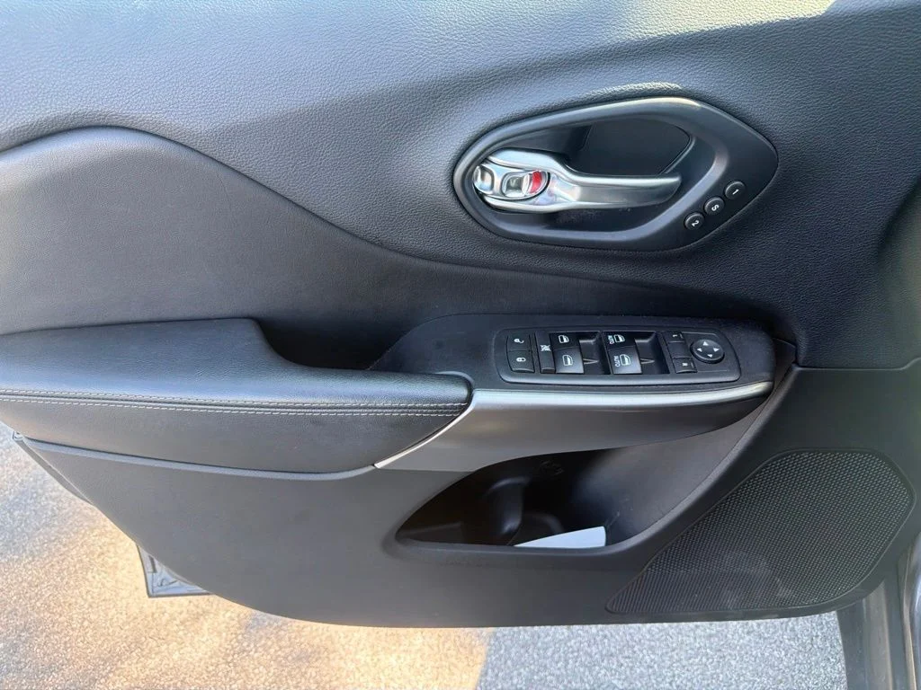 Used 2019 Gray Jeep Limited image 13