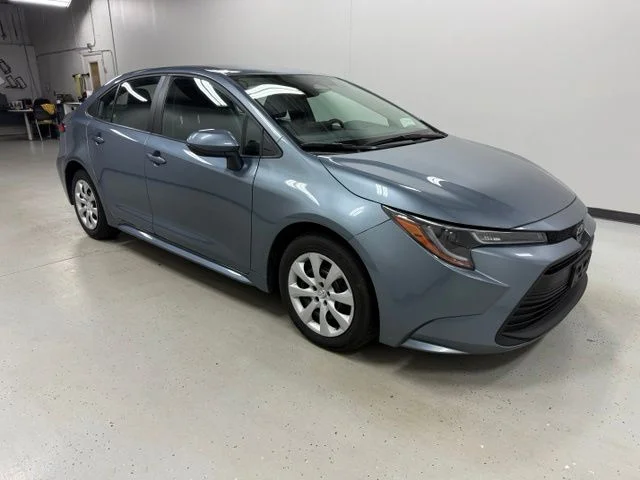Used 2024  Toyota LE image 3