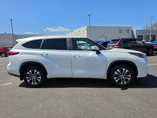 Used 2023 Beige Toyota XLE image 8