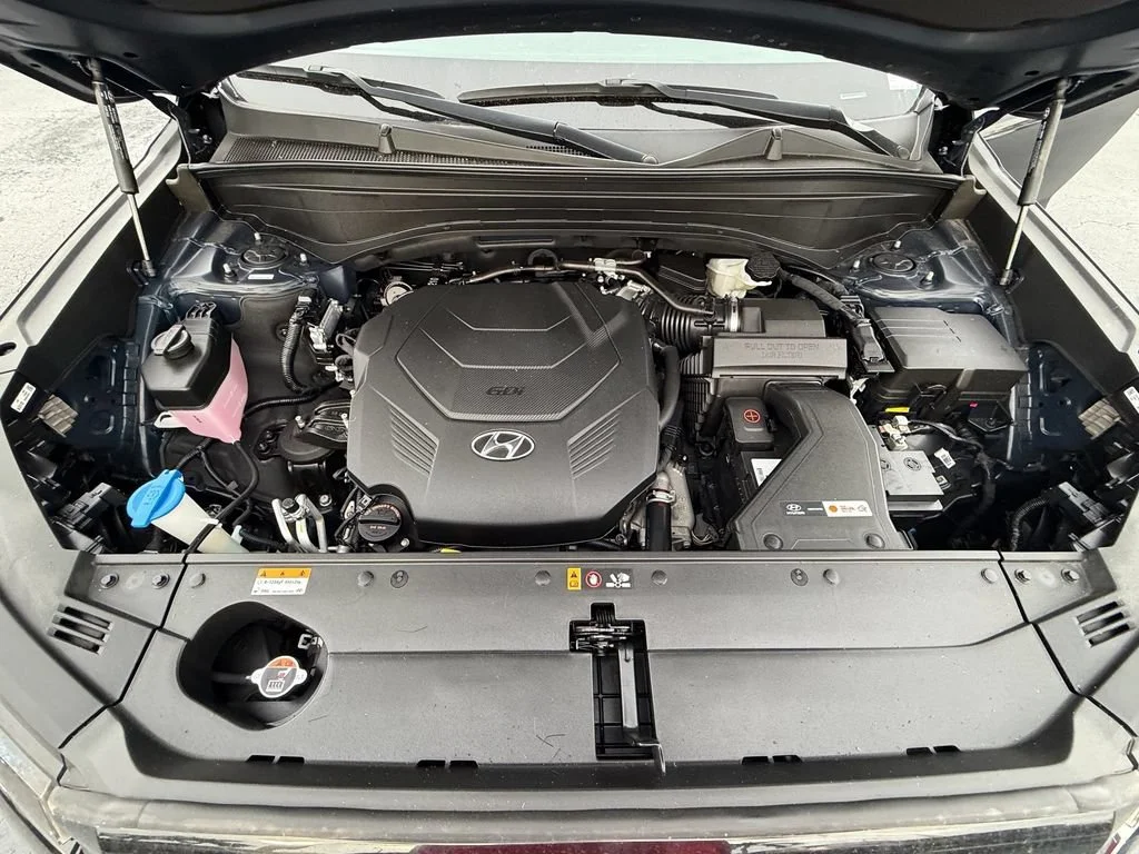 Used 2024 Black Hyundai SEL 8P image 24