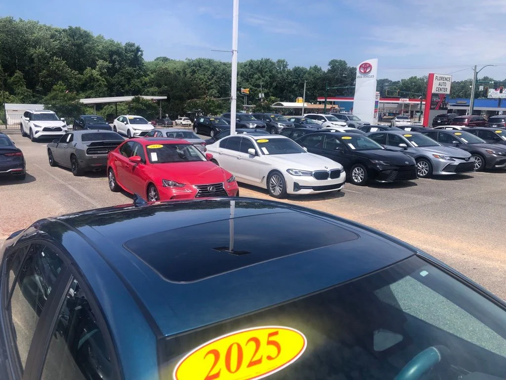 Used 2025  Toyota SE image 6