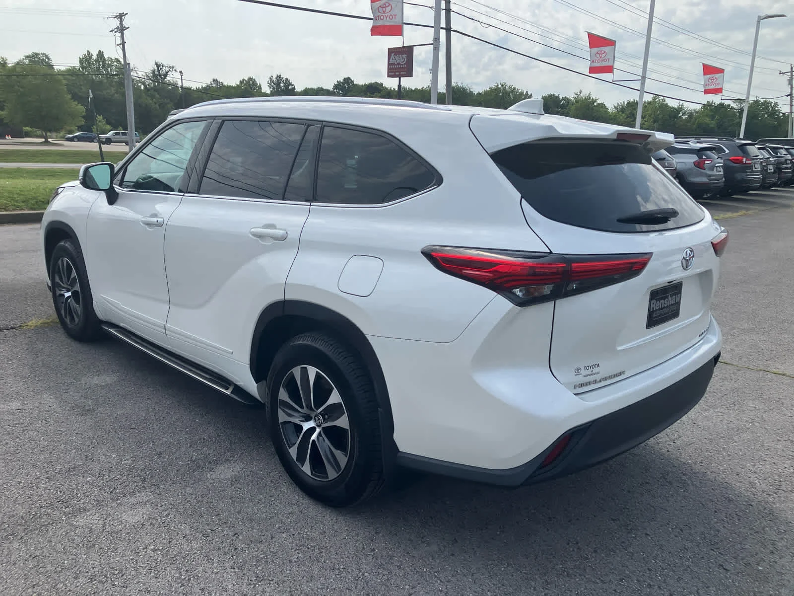 Used 2020 Blizzard Pearl Toyota XLE image 5