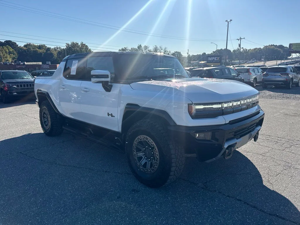 Used 2024 White GMC 2X image 7