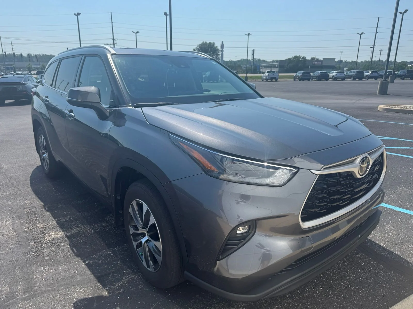 Used 2022 Gray Toyota XLE image 1
