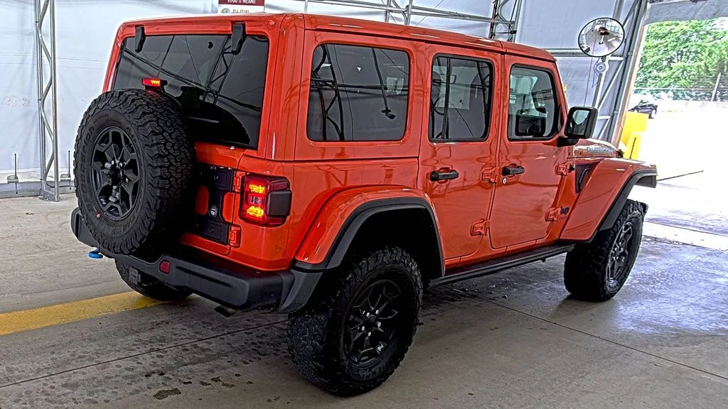 Used 2023  Jeep Rubicon 20th Anniversary Edition 4xe image 2
