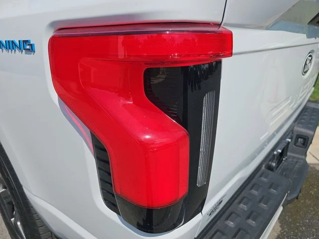 Used 2025 White Ford Flash image 32